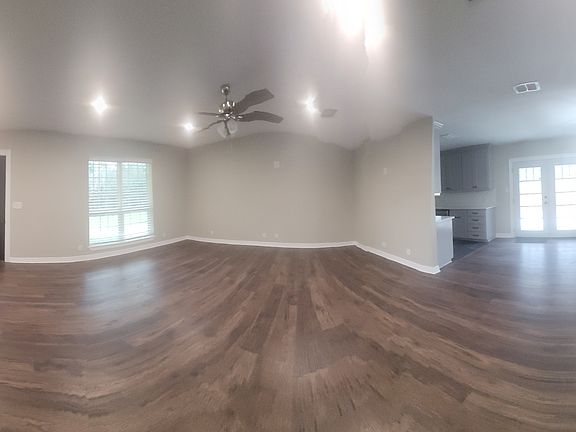 Living room/dining area