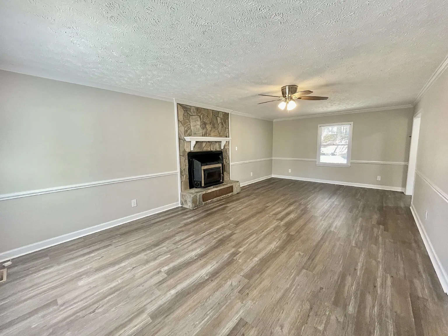 3 bed, 2.5 bath, 1866 sqft, $1,695 — Photo 3