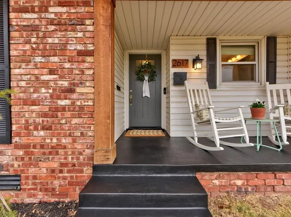 2617 Abbey Rd, The Village, OK 73120