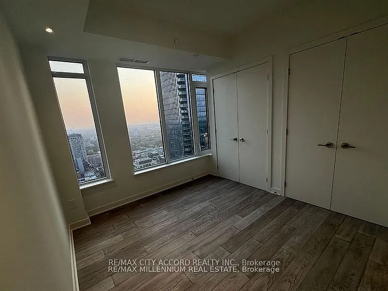 11 Yorkville Ave #3409 — Photo 7