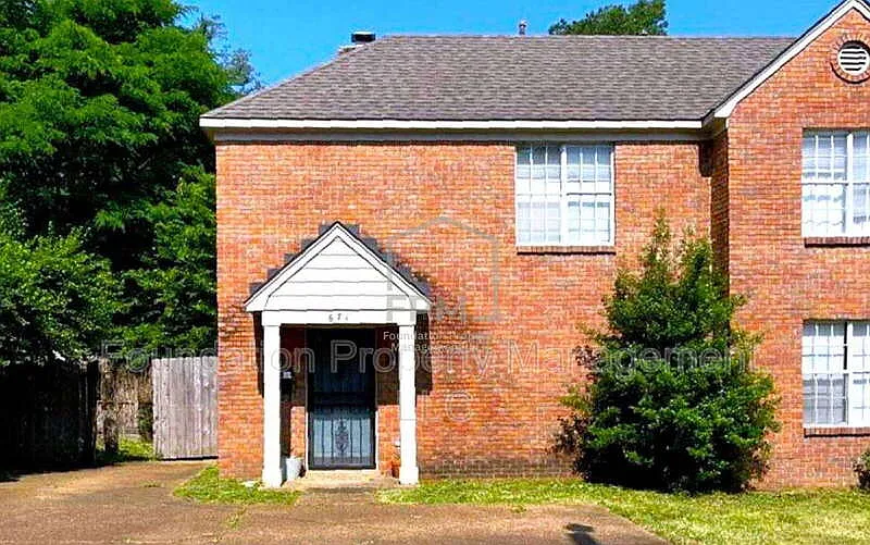 2 bed, 1.5 bath, 1195 sqft, $1,300 — Photo 1