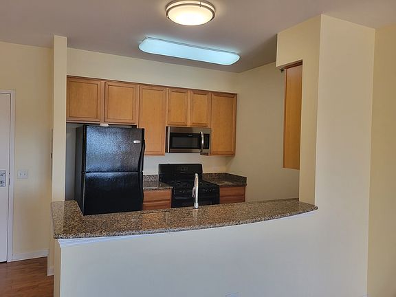 3rd image of 50 S Grove Ave Unit 510