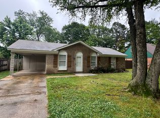 8230 Pinebrook Dr, Southaven, MS 38671