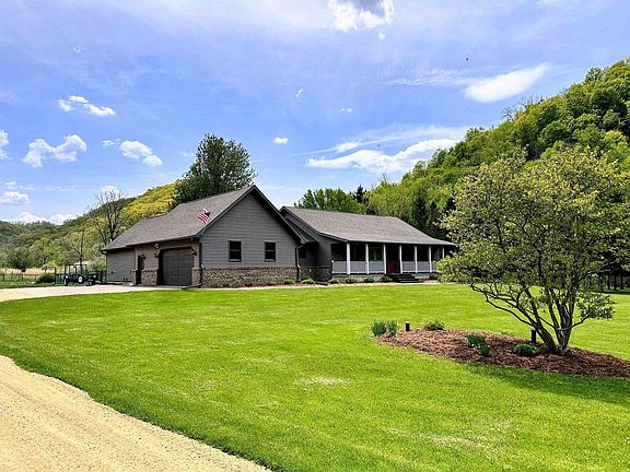 3rd image of 58575 Benhardt Ridge Road