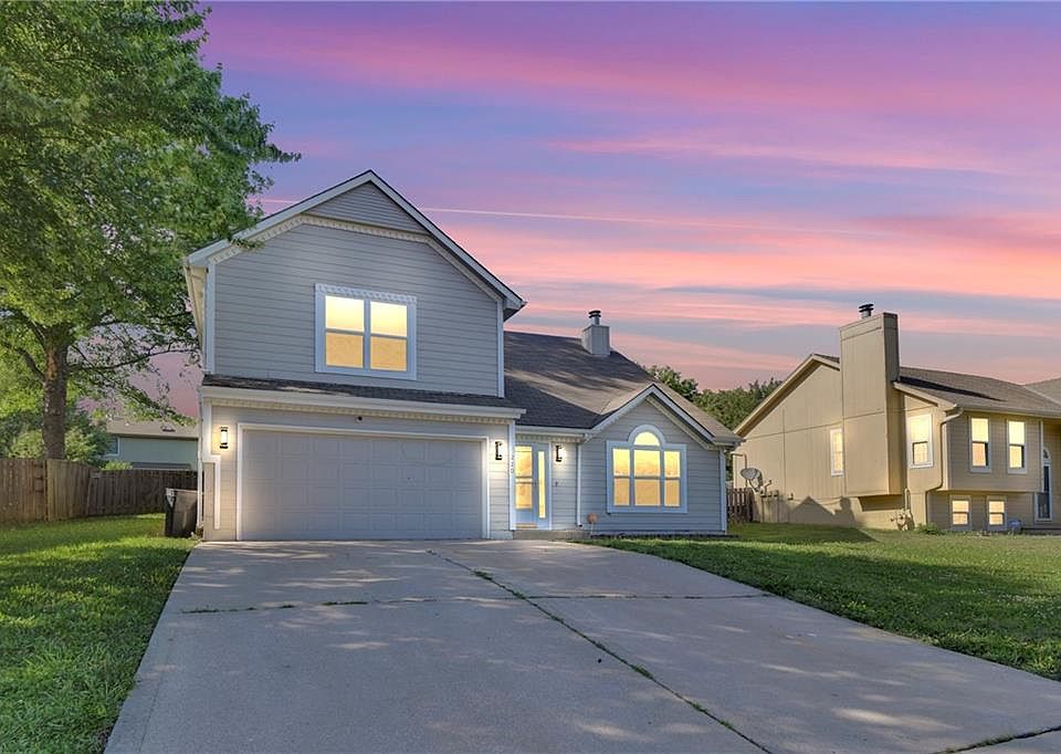 1st image of 220 NE Dreamweaver Ave