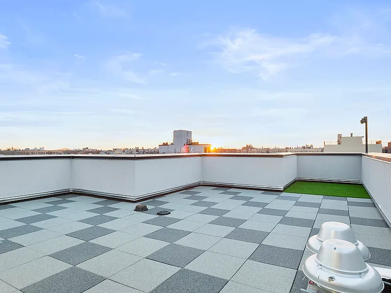 2484 Bedford Ave #2D — Photo 40
