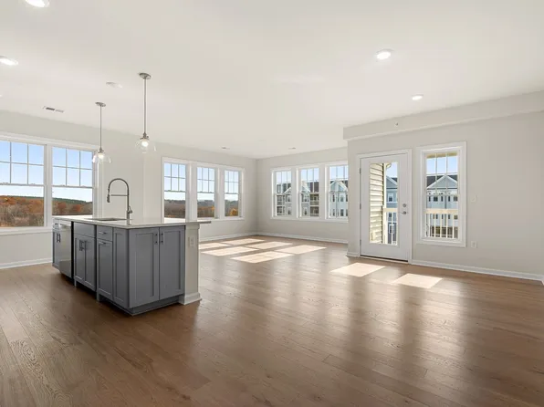 8 Peters Farm Way #206, Westborough, MA 01581