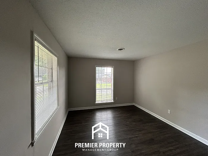 5968 Shannon Dr — Photo 2