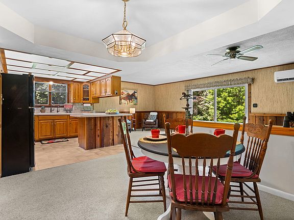 3rd image of 10663 Hall Rd