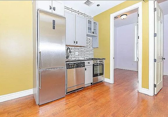 5th image of 236 Meserole St APT 1B