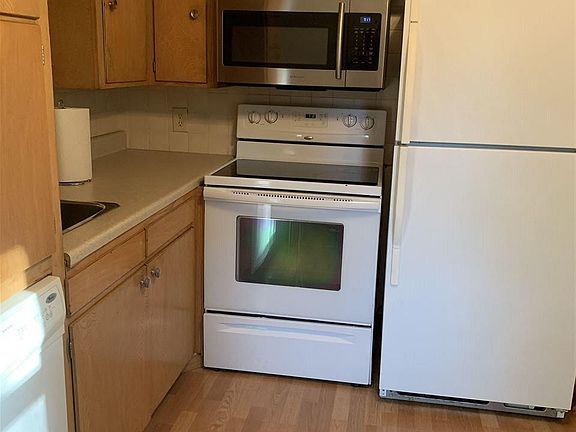 3rd image of 419 W 24th Ave