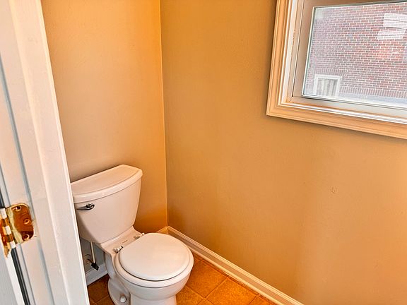 4th image of 2123 Hanover Ave NW