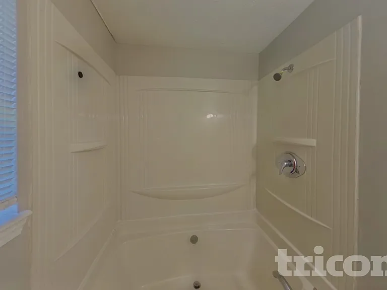 4702 Bullock Ln — Photo 9