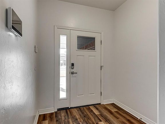 3rd image of 1910 Glenbrook Dr