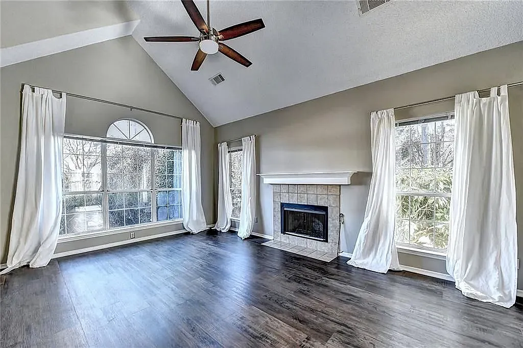 320 Pine Isle Ct — Photo 4