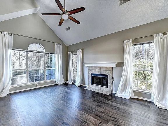 4th image of 320 Pine Isle Ct