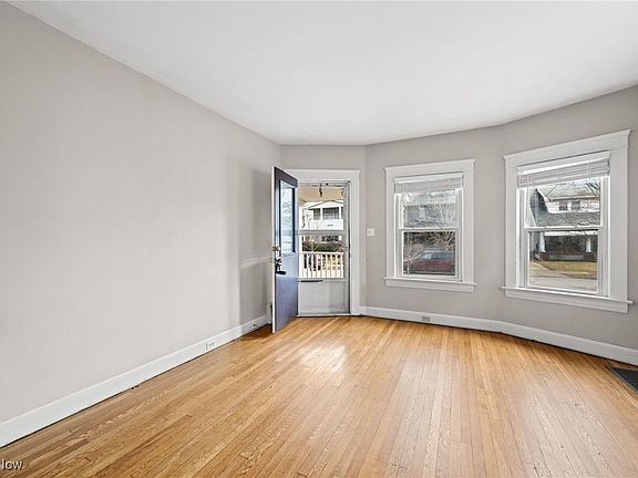 4th image of 1664 Wyandotte Ave