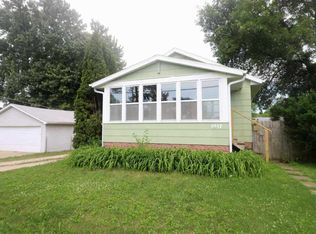 1617 W 6th St, Waterloo, IA 50702