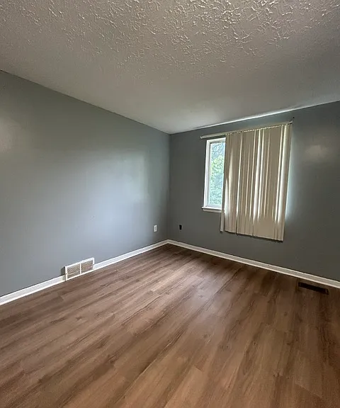 3170 E Lake Lansing Rd — Photo 11