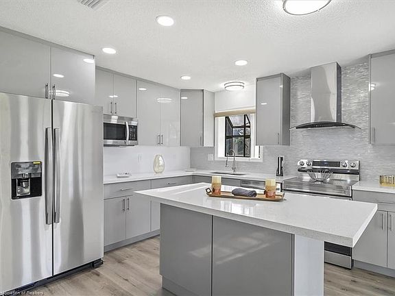 3rd image of 124 Tomoka Blvd N