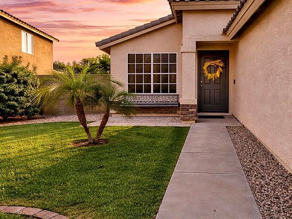 2nd image of 1109 E MAYFIELD Drive