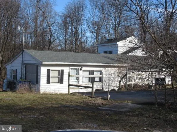 1950 Old Trail Rd, Etters, PA 17319