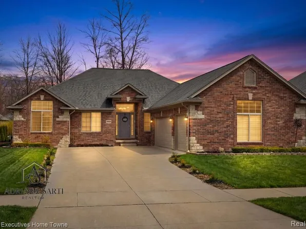 50486 Torrey Pines Dr, Macomb, MI 48042