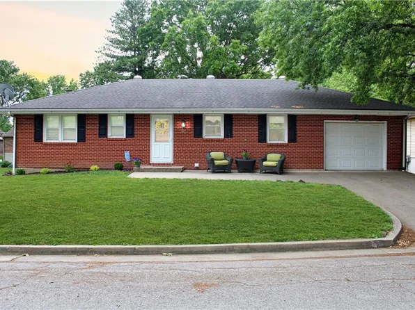 509 W 30th St, Higginsville, MO 64037