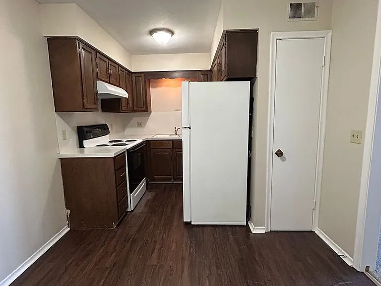 915 N 48th Ave — Photo 29