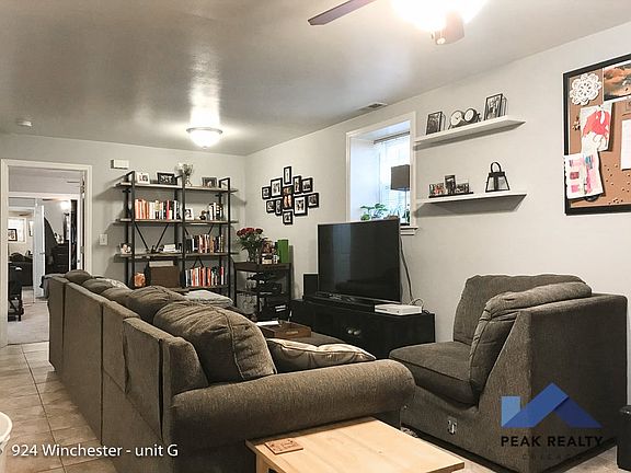 3rd image of 924 N Winchester Ave #3F
