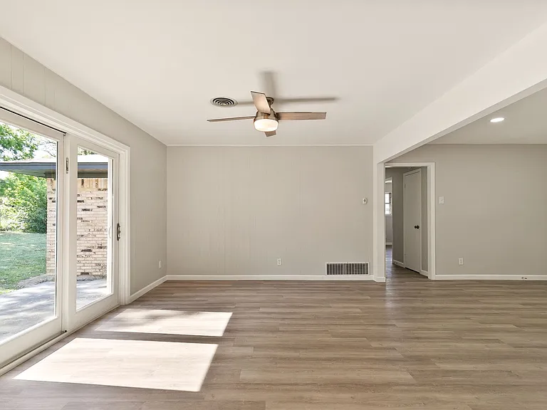 609 S Farmington Rd — Photo 19