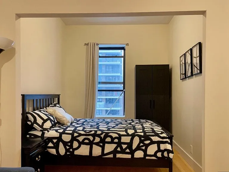 201 W 95th St #201 — Photo 4