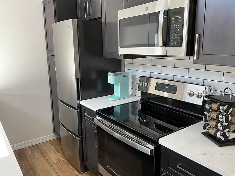 1101 W Harvard St — Photo 2