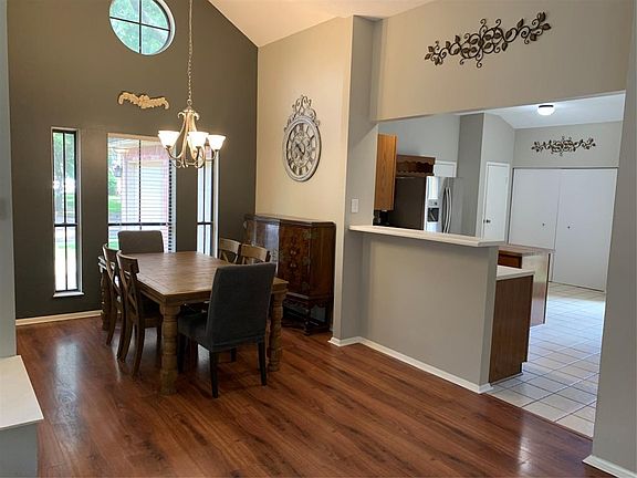 4th image of 1422 Middlesbrough Ln