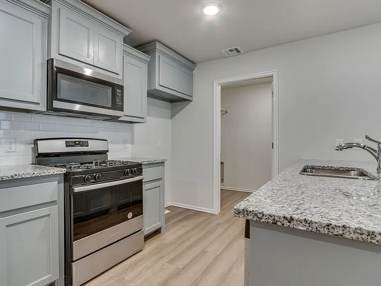 10810 NW 119th Pl — Photo 21