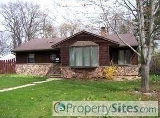 1228 S Memorial Dr, Appleton, WI 54915