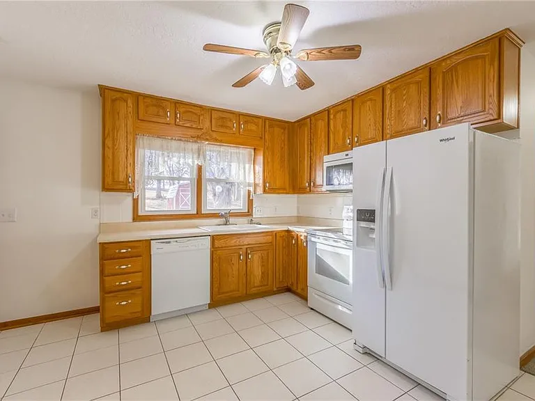 124 Almond St — Photo 3