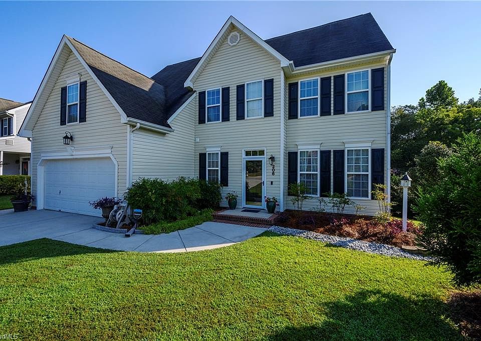 1st image of 206 Jamestown Oaks Dr