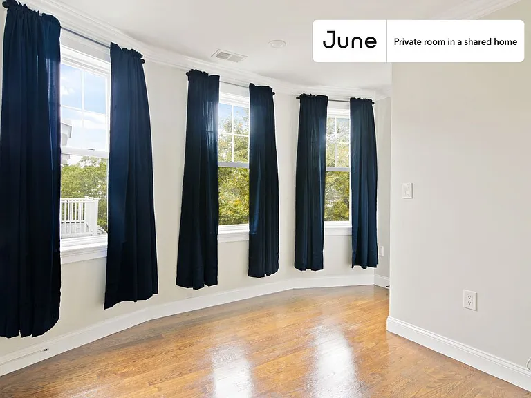 490 Washington St #B — Photo 2