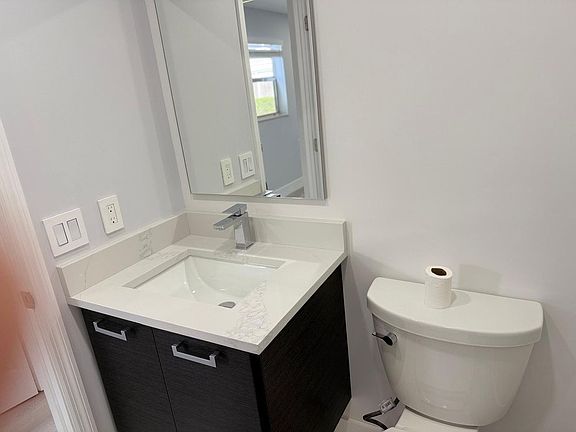 5th image of 214 Monaco Dr