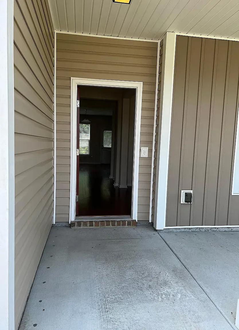 4 bed, 3.5 bath, 2569 sqft, $2,500 — Photo 4