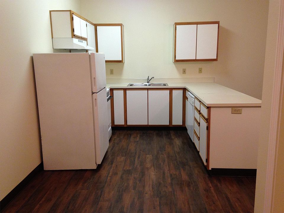2nd image of 105 37th St APT 8