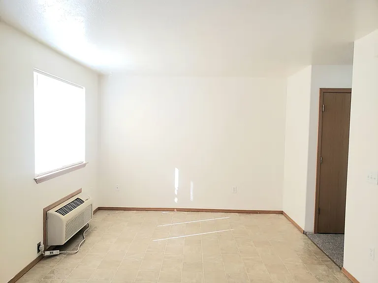 1105 N Western Ave — Photo 6