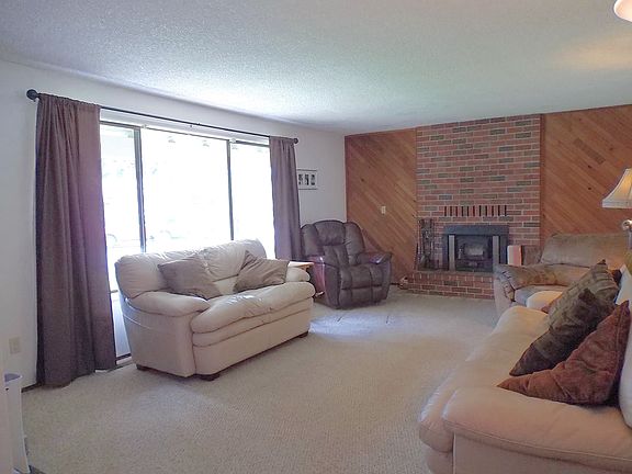 4th image of 3573 NE Lincoln St