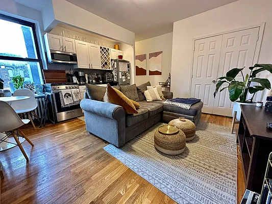 Rented by J PRESTON AND ASSOCIATES INC | media 7