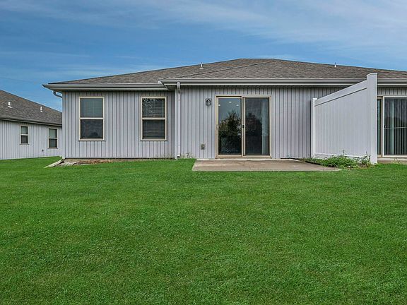 4th image of 210 SW Laurel Dr #222