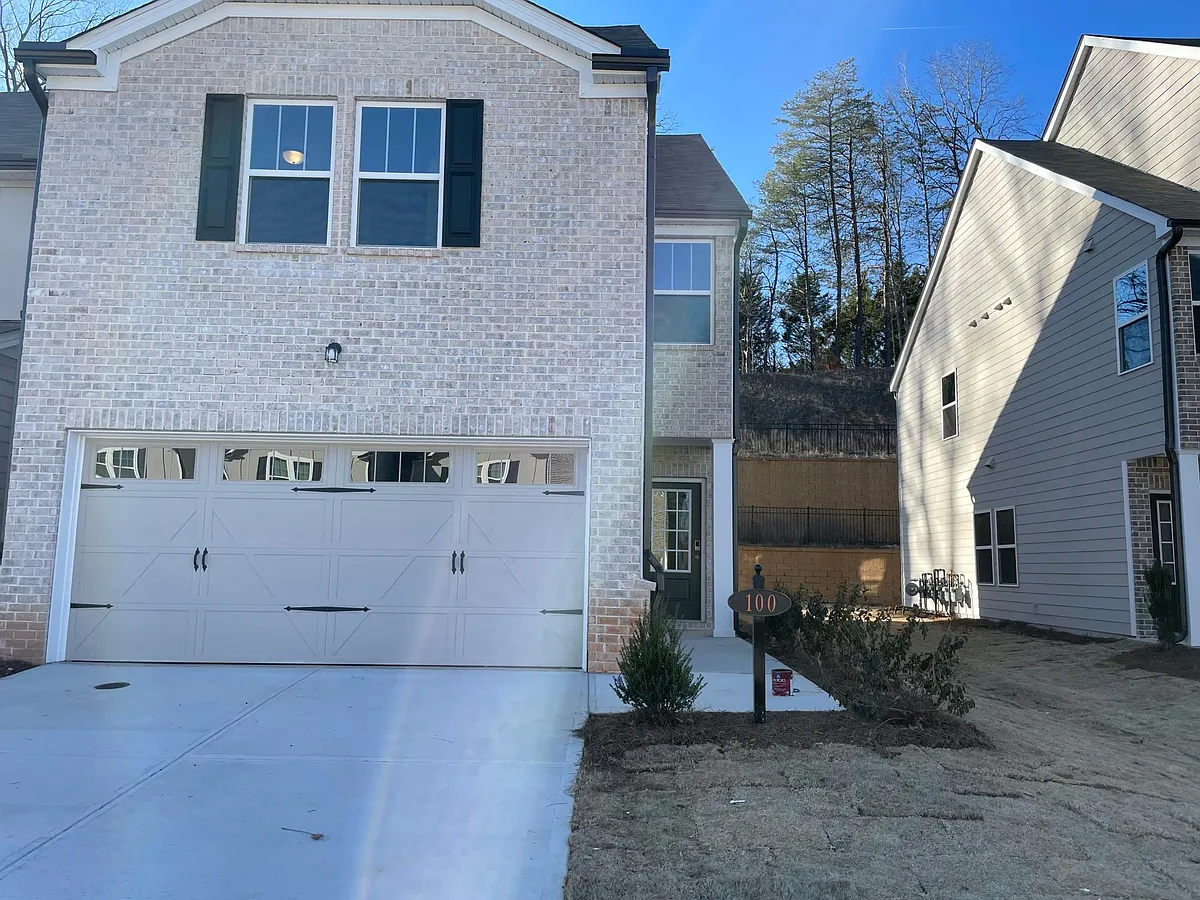 Building Photo - 100 Cedar Ln