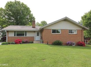 5812 Rolling Dr, Derwood, MD 20855