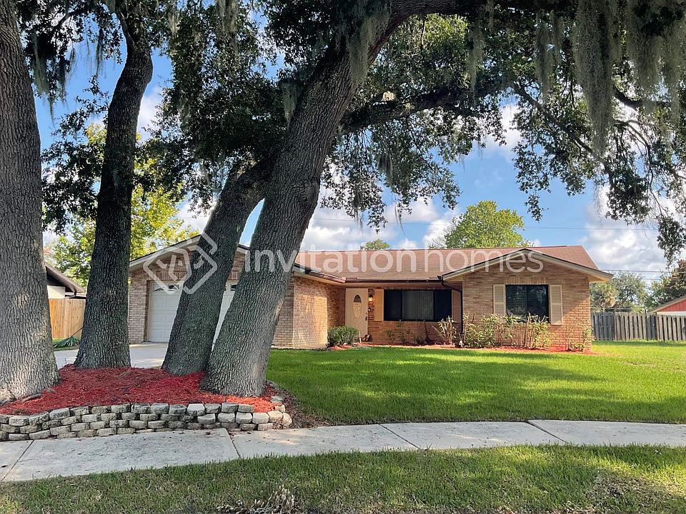 1st image of 824 Upland Dr