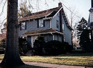 21 Peek St, Rochelle Park, NJ 07662